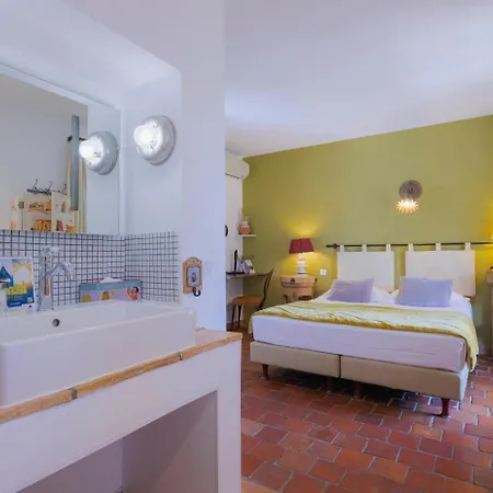 Du Clos Hotel 3*