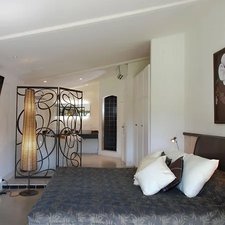 Du Clos Hotel